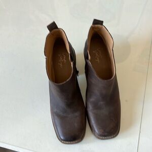 New Crown Vintage Hashel Ankle Boots Size 7.5. 3” heel. Espresso brown leather.